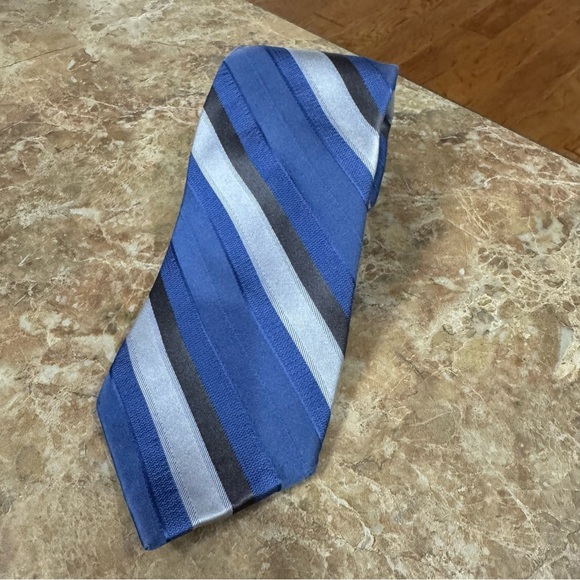 Kenneth Cole Reaction Other - Kenneth Cole Reaction Silk Tie Blue Gray Grey Striped Office Business Casual